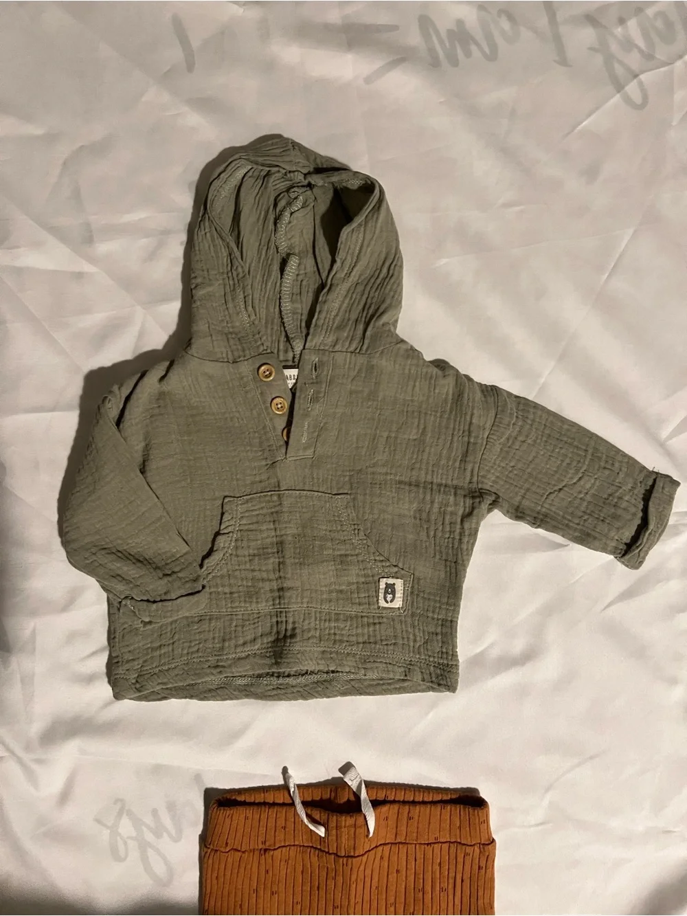 Rabbit + Bear Neutral Hooded Gauze Top with Rust Ribbed Leggings Size 3-6 Months